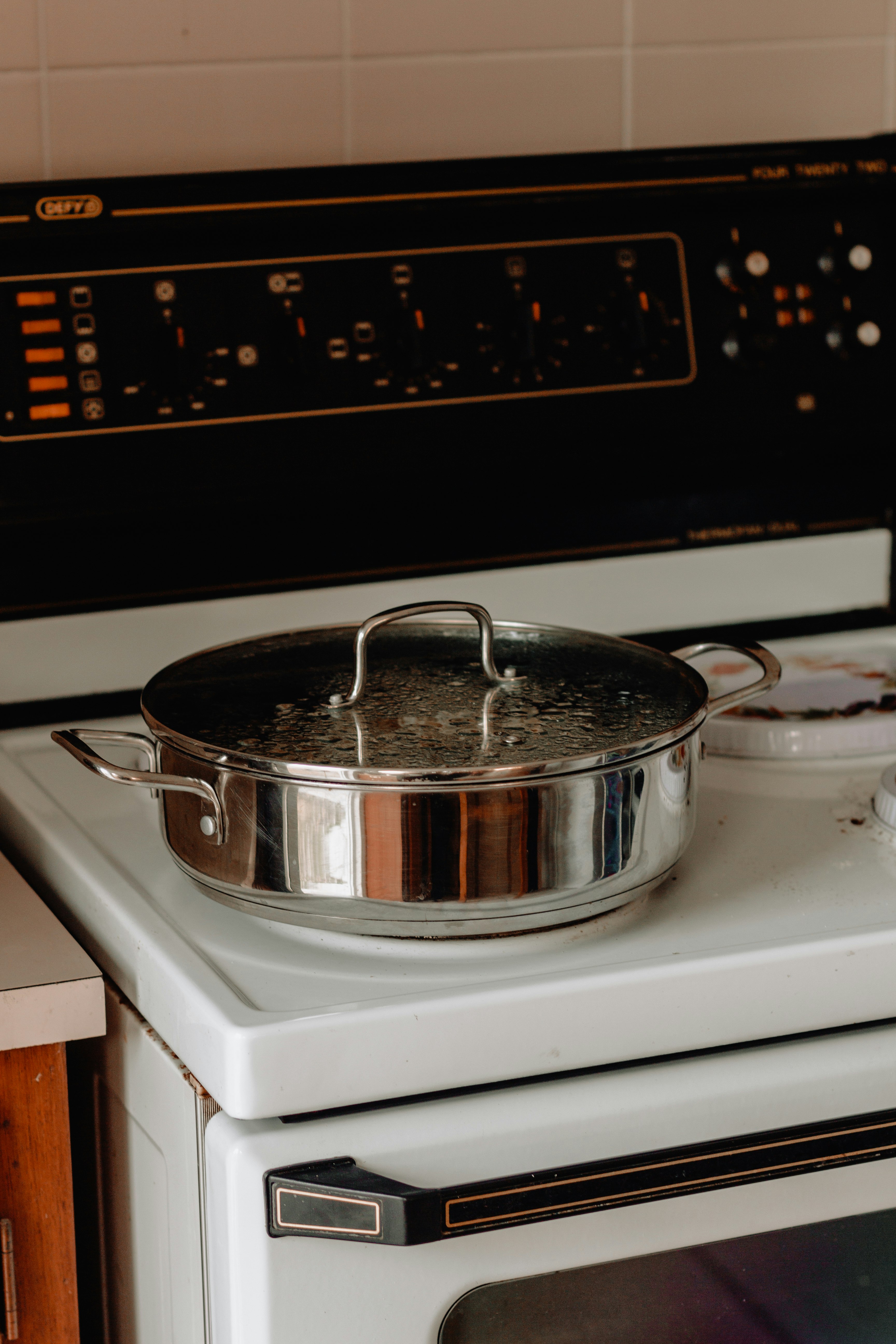 grey stainless steel cooking pot